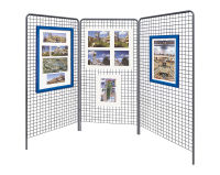 Prezentační mříž složená ze třech panelů se šesti sponami